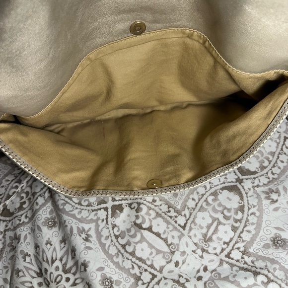 EUC BANANA REPUBLIC GIA CONVERTIBLE CROSSBODY PURSE. Approx 141/4" x 9" x 2". - Picture 5 of 6